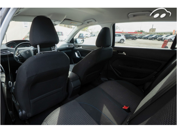 Peugeot 308 1.2 PureTech S&S Style Pack EAT8 130 5