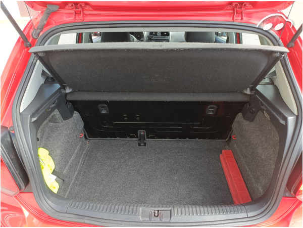 Volkswagen Polo 1.4 MPI Sport  12
