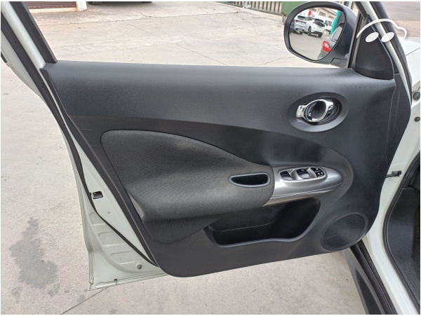 Nissan Juke 1.6 Acenta 9
