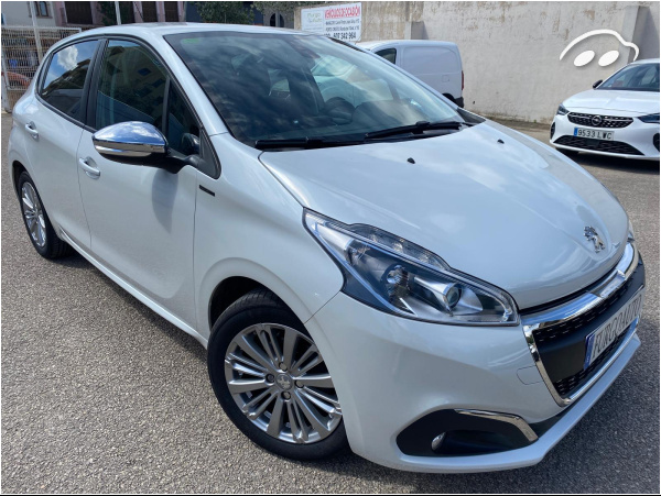 Peugeot 208 1.2 SIGNATURE  1