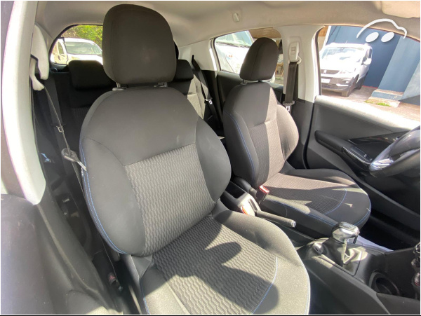 Peugeot 208 1.2 SIGNATURE  7