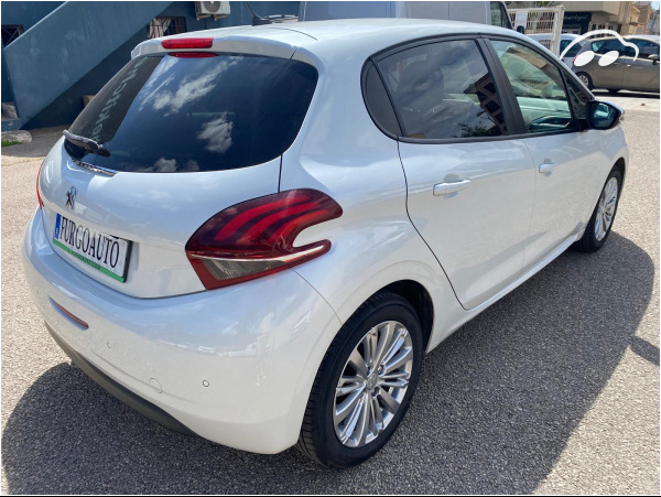 Peugeot 208 1.2 SIGNATURE  6
