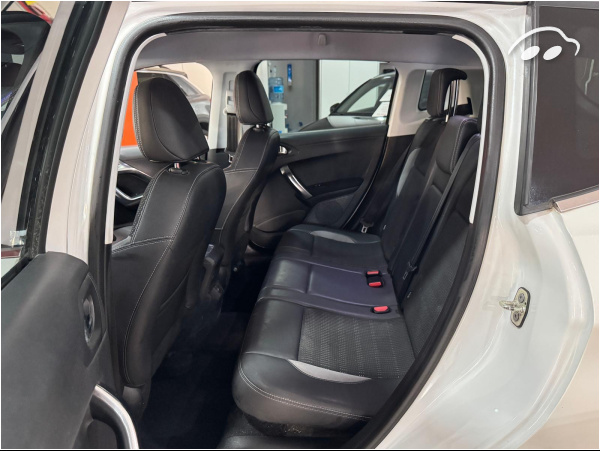 Peugeot 2008 1.6 EHDI ALLURE  9
