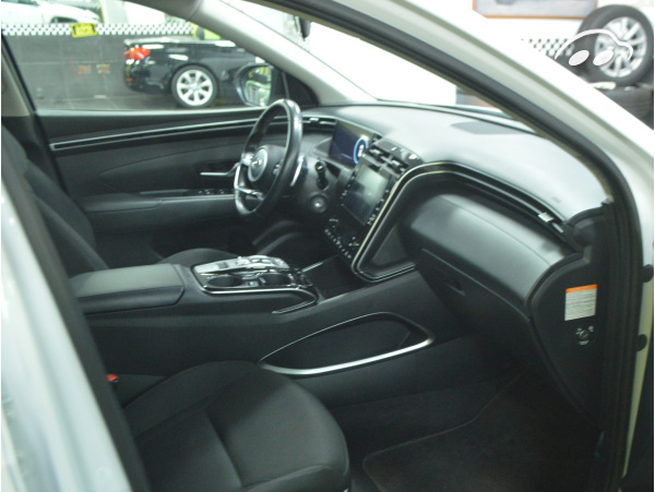 Hyundai Tucson 1.6 T-GDI HYBRID MAXX 6