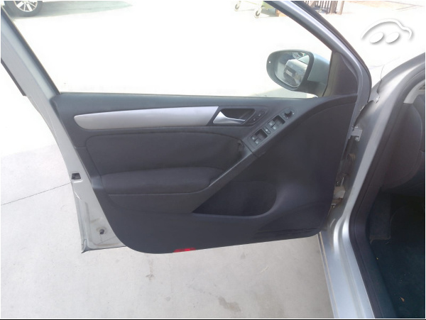 Volkswagen Golf 1.6 TDI Golf VI 8