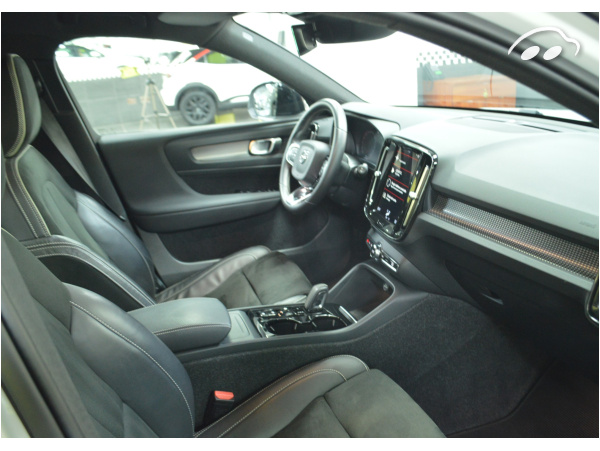 Volvo Xc40 2.0 B4 RDESIGN AWD 7