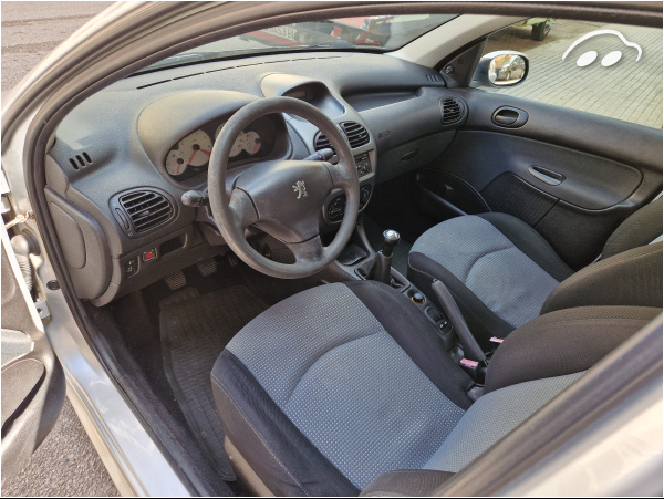 Peugeot 206 1.4i 6