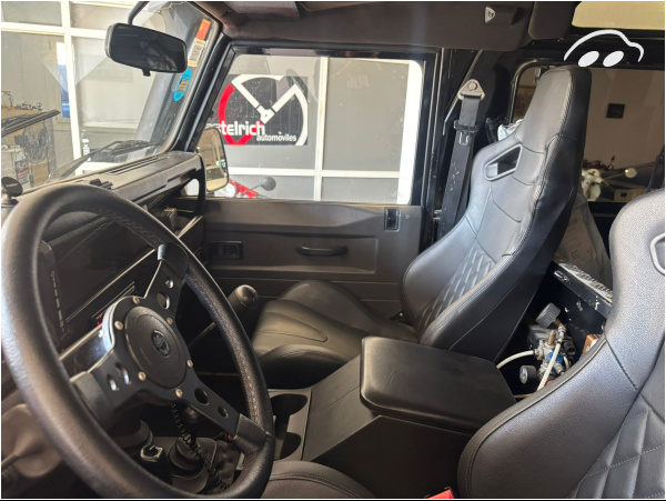 Land Rover Defender  4