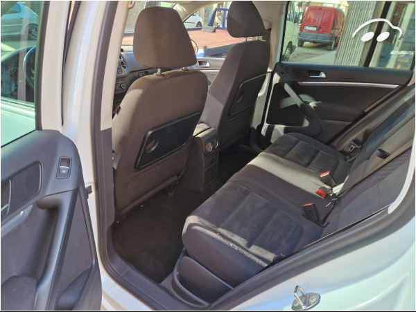 Volkswagen Tiguan Sport Sport 8