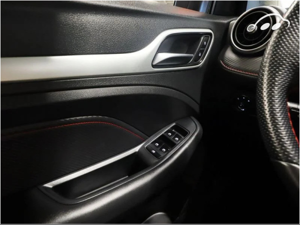 MG ZS 1.5 LUXURY 106CV 5P 5