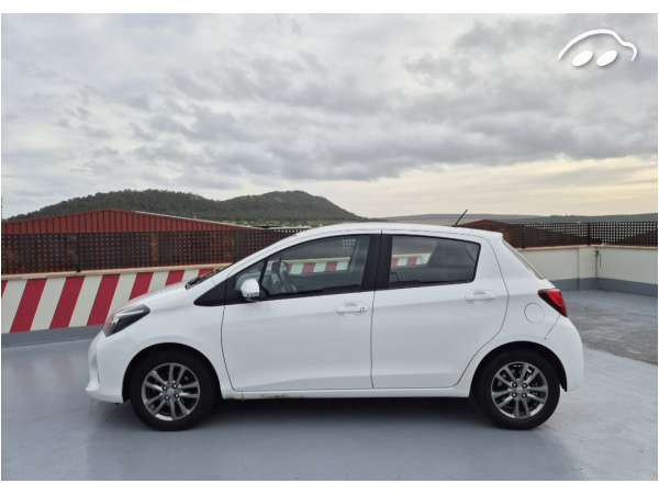 Toyota Yaris  8