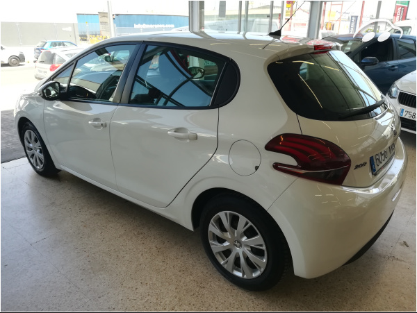 Peugeot 208 ACCES 3