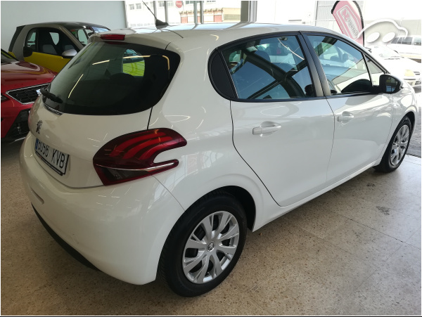 Peugeot 208 ACCES 6