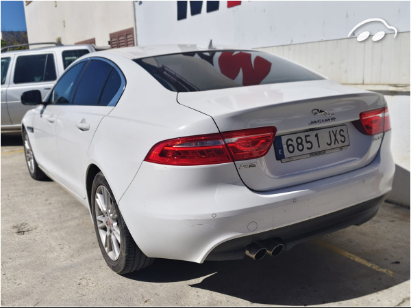 Jaguar XE 2.0 5