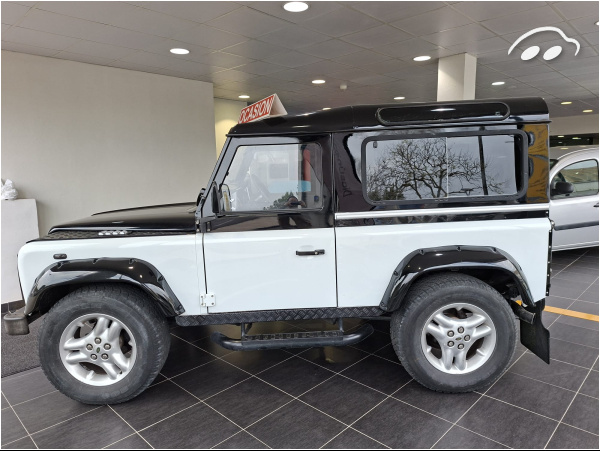 Land Rover Defender 90 TD5 3