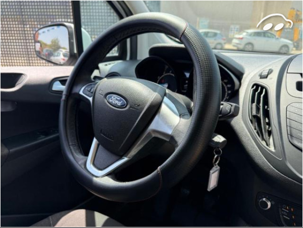 Ford Transit  Courier 4