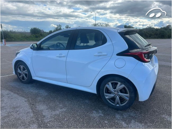 Toyota Yaris ACTIVE TECH HYBRID 3