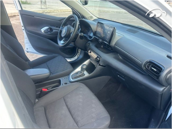 Toyota Yaris ACTIVE TECH HYBRID 5
