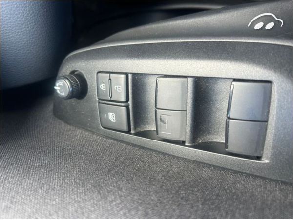 Toyota Yaris ACTIVE TECH HYBRID 6